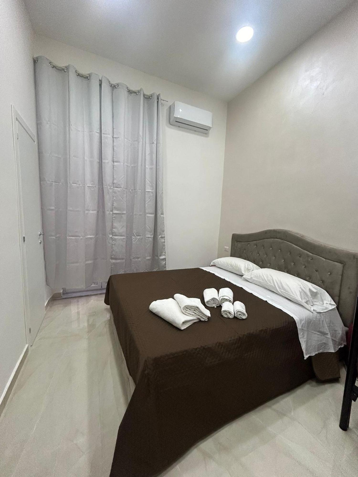 Luxury Rooms Carbonara 95 เนเปิลส์ ภายนอก รูปภาพ