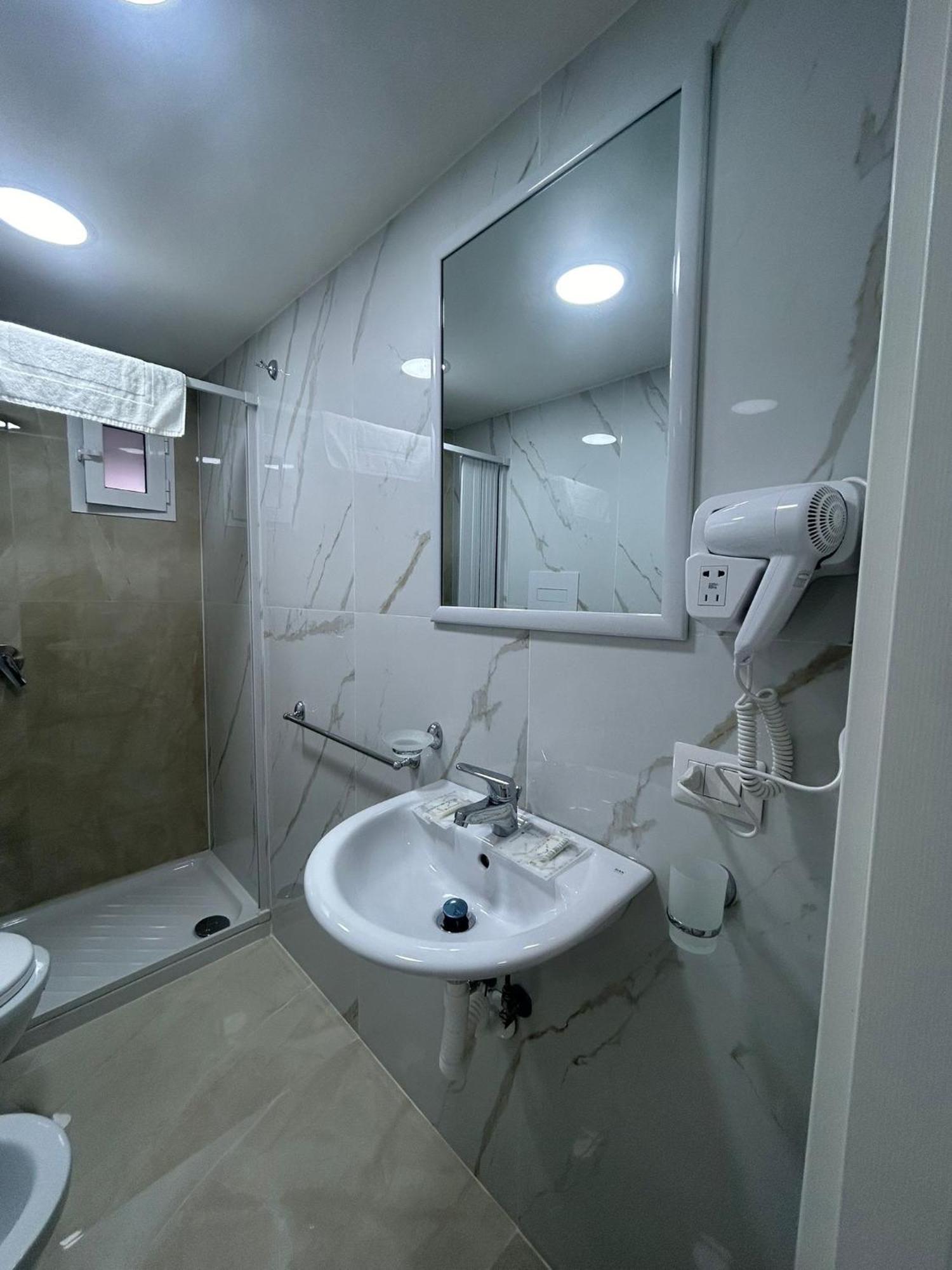 Luxury Rooms Carbonara 95 เนเปิลส์ ภายนอก รูปภาพ