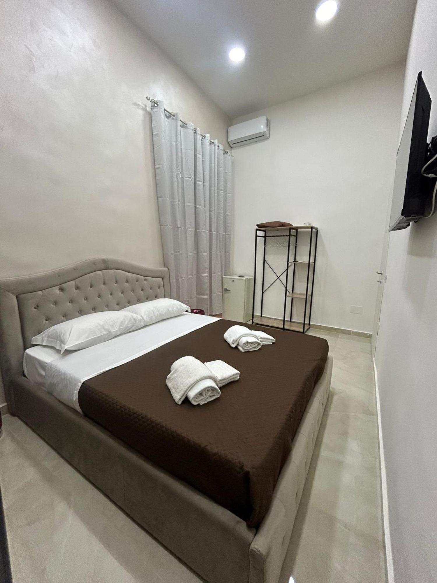 Luxury Rooms Carbonara 95 เนเปิลส์ ภายนอก รูปภาพ