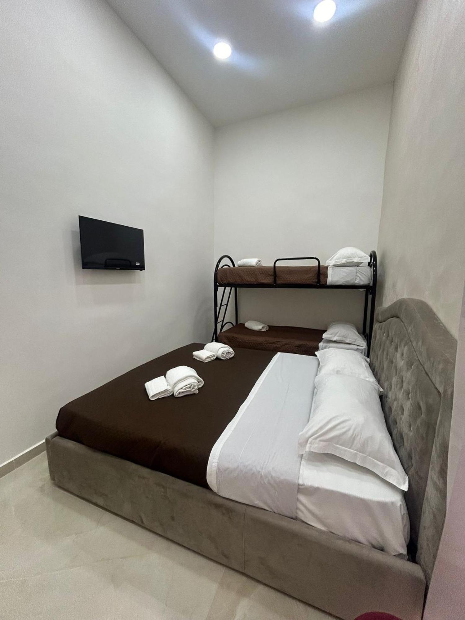Luxury Rooms Carbonara 95 เนเปิลส์ ภายนอก รูปภาพ