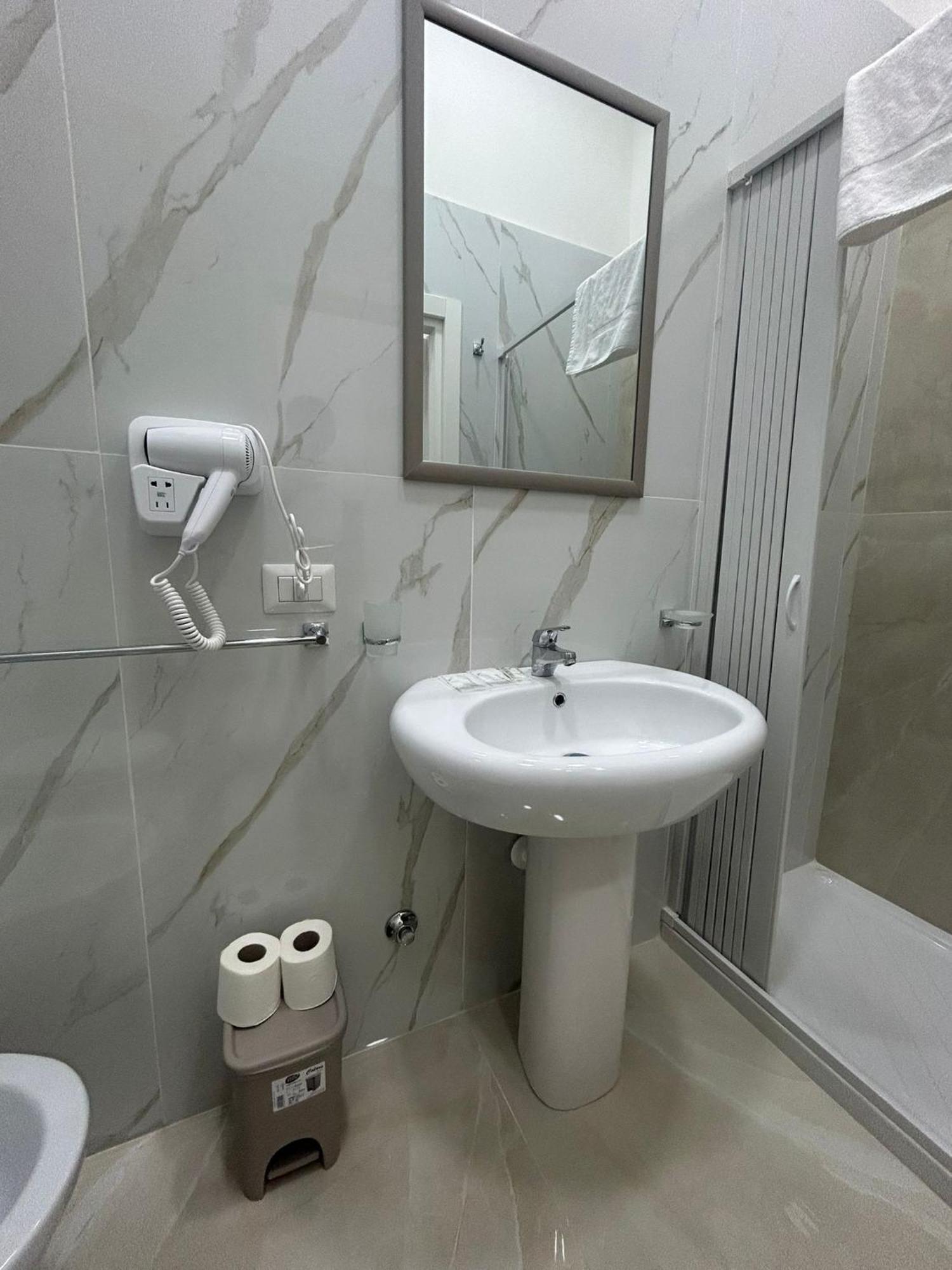 Luxury Rooms Carbonara 95 เนเปิลส์ ภายนอก รูปภาพ